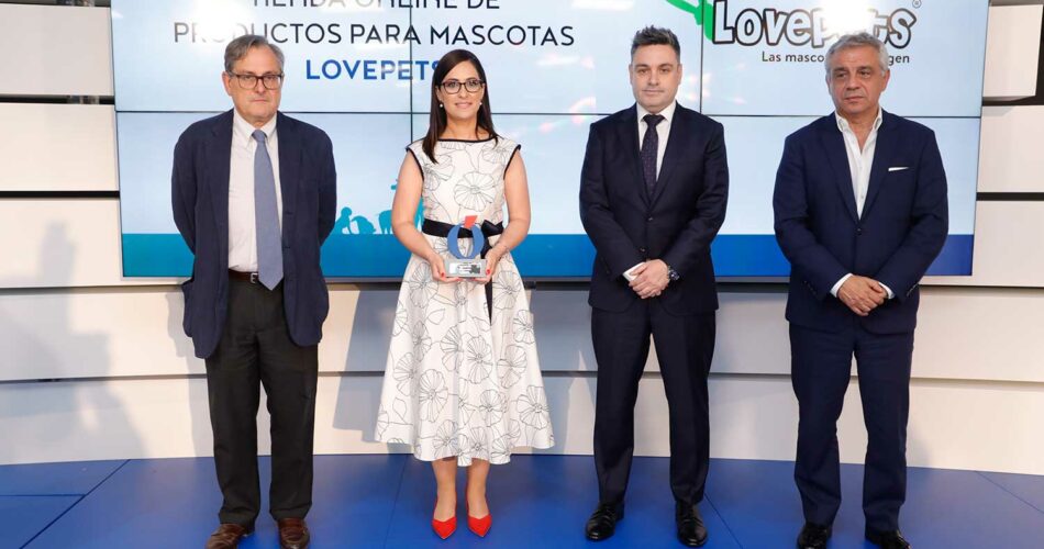 Love Pets Recibe El Premio A La Mejor Tienda Online En España De Productos Para Mascotas